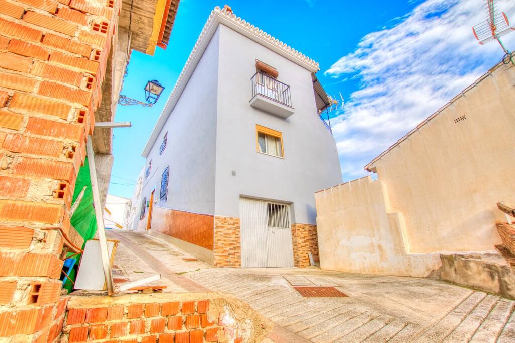 House for Sale in Benamargosa