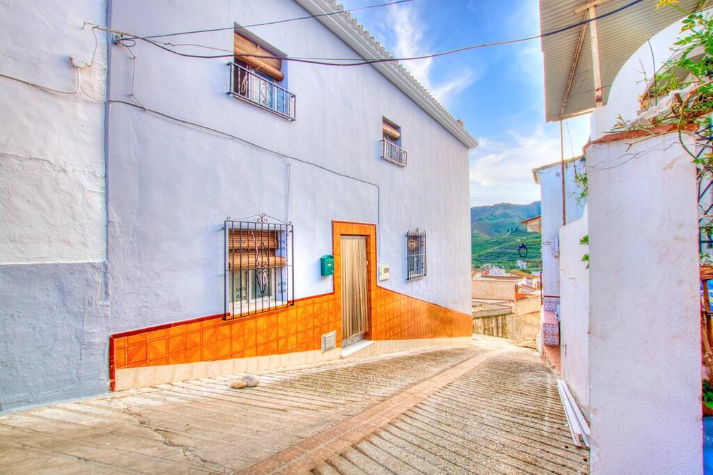 House for Sale in Benamargosa