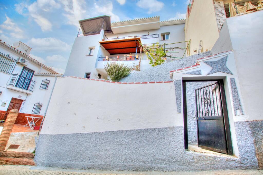 House for Sale in Benamargosa