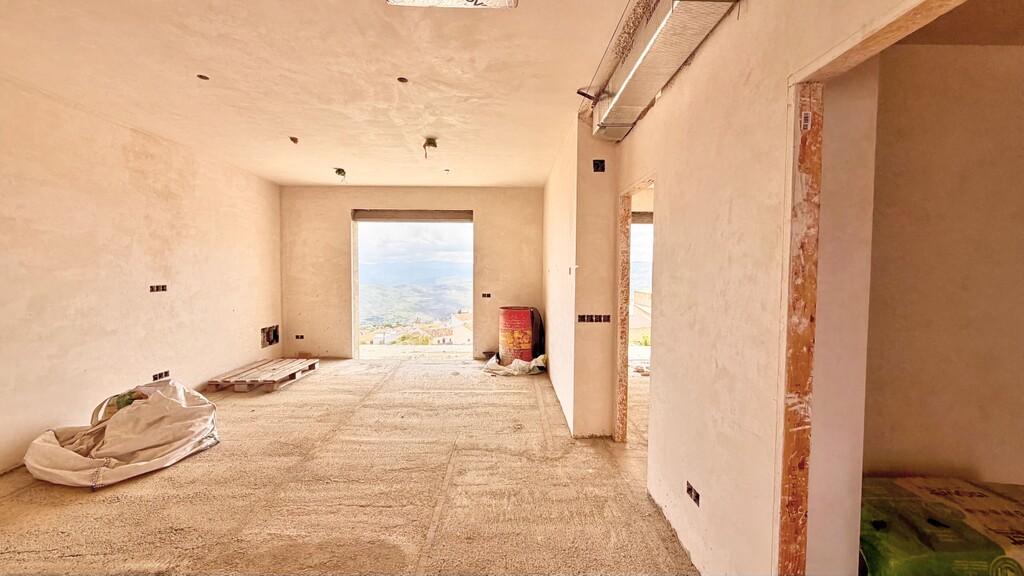 House for Sale in Periana