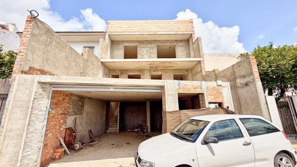 House for Sale in Periana