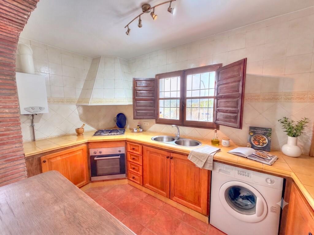 House for Sale in Almáchar