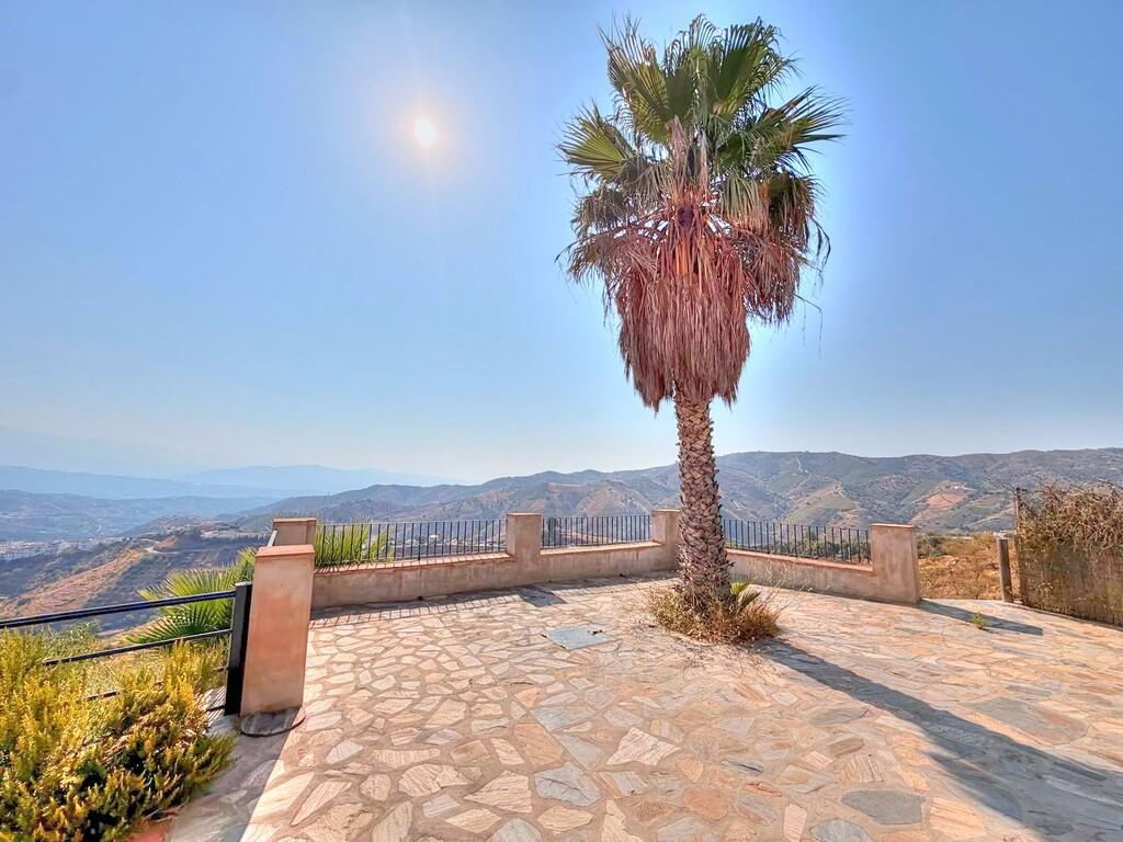 House for Sale in Almáchar
