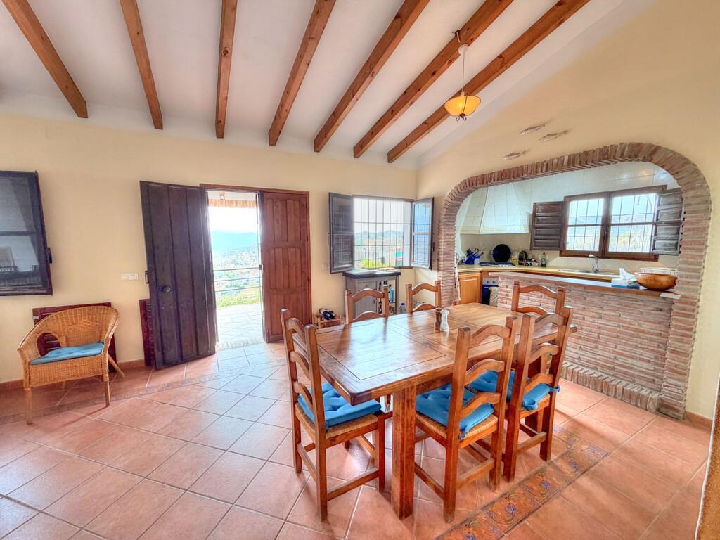 House for Sale in Almáchar