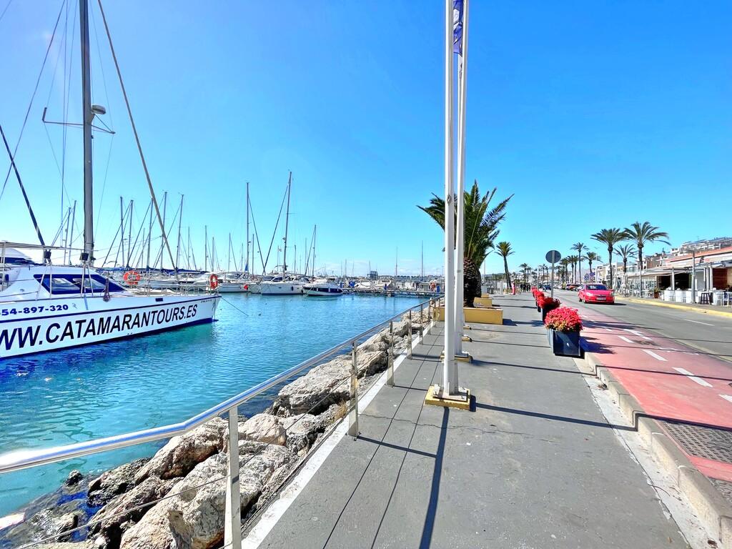 Flat for Sale in Caleta de Vélez