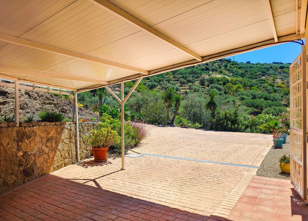 Villa for Sale in Arenas