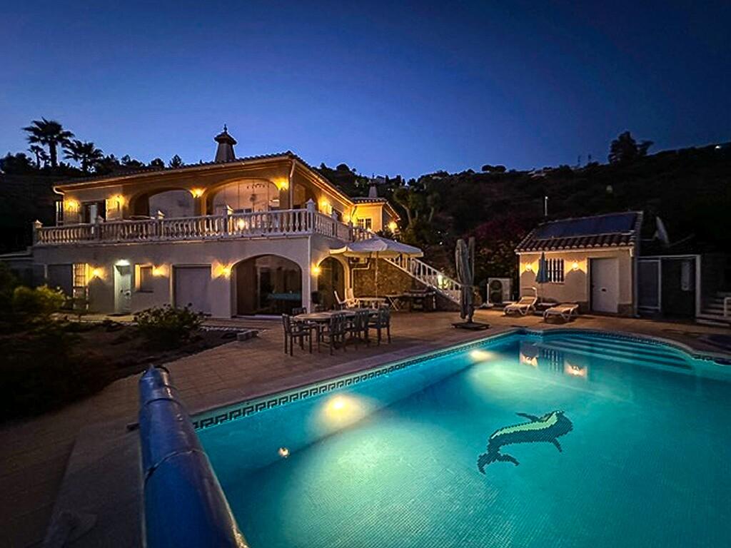 Villa for Sale in Arenas