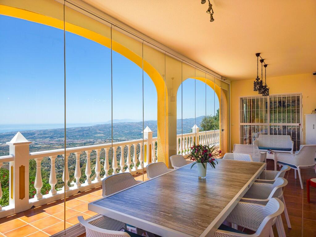 Villa for Sale in Arenas