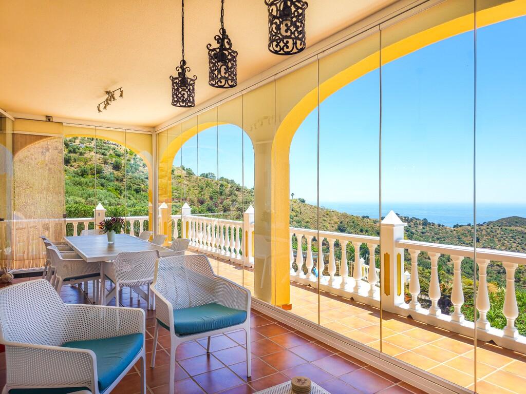 Villa for Sale in Arenas