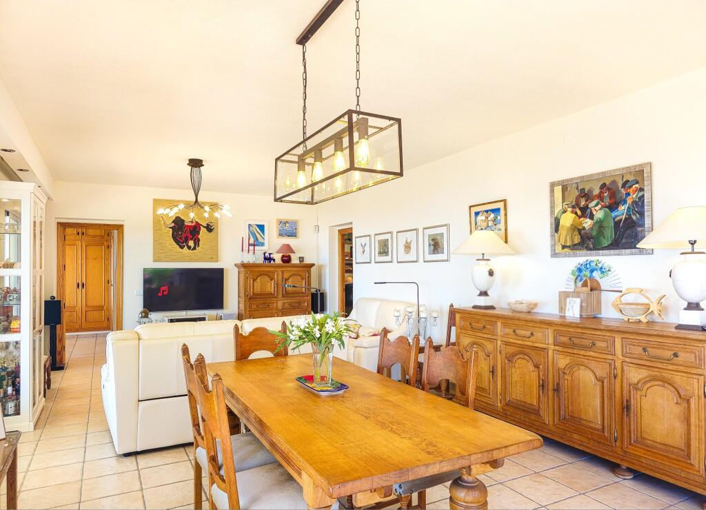 Villa for Sale in Arenas