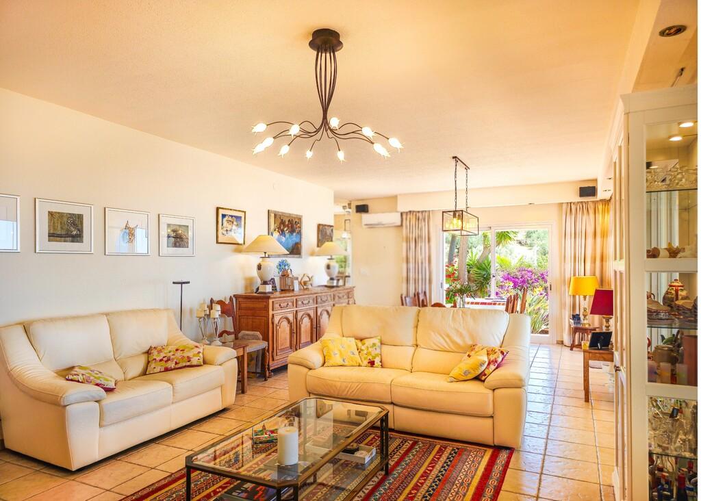 Villa for Sale in Arenas