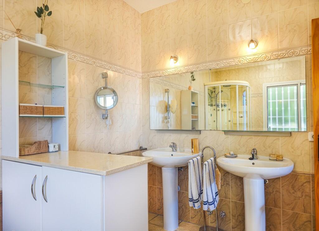 Villa for Sale in Arenas