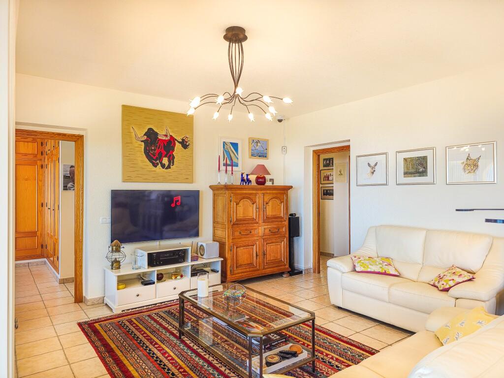 Villa for Sale in Arenas