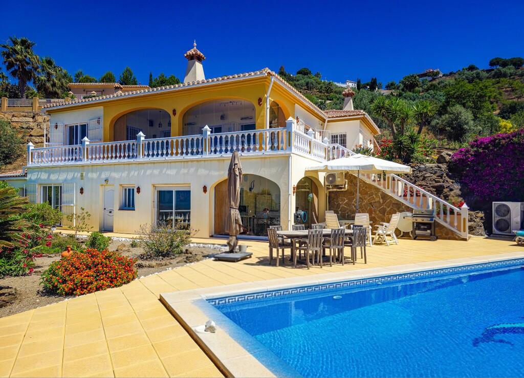Villa for Sale in Arenas