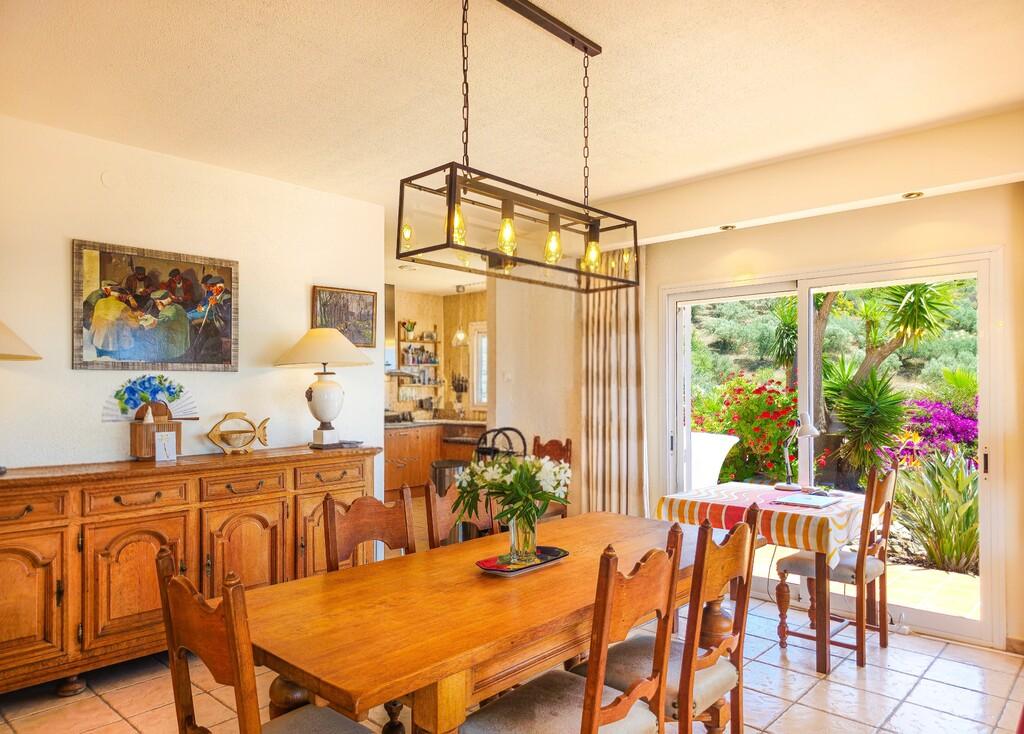 Villa for Sale in Arenas