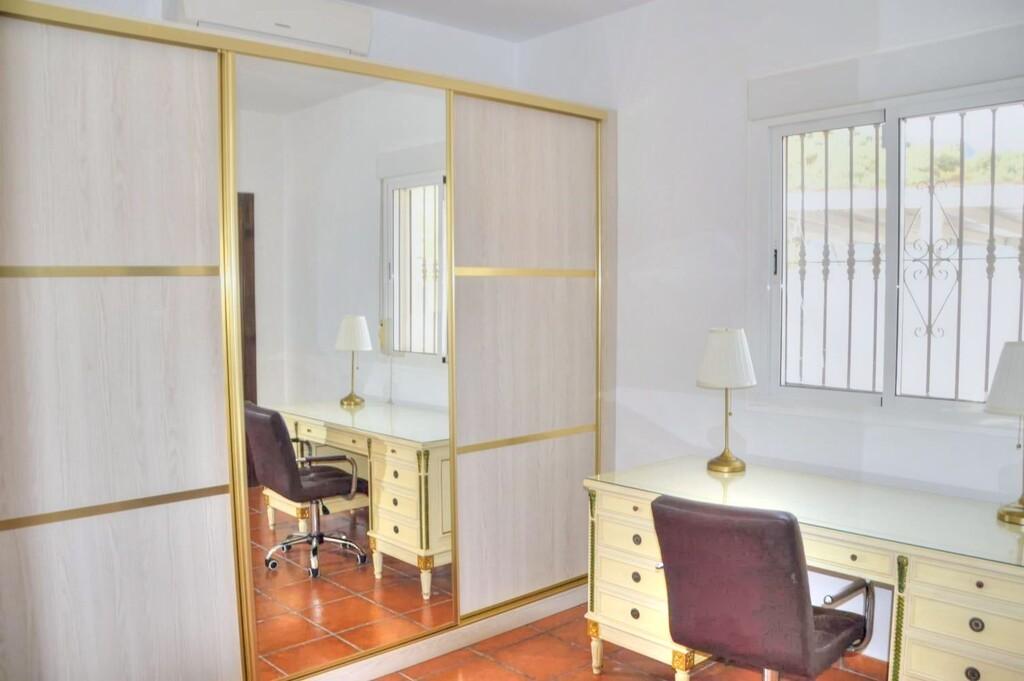 Chalet for Rent in Alcaucín