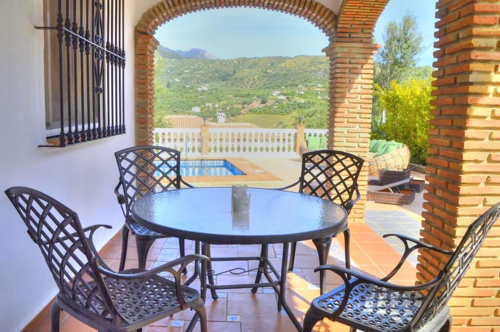Chalet for Rent in Alcaucín