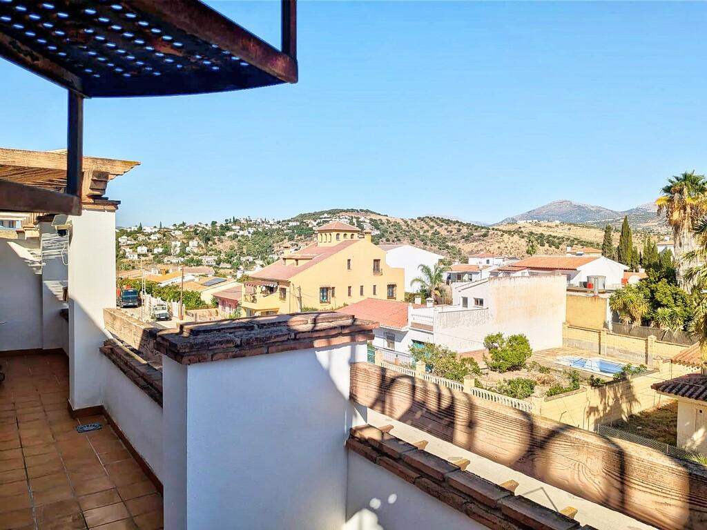 Penthouse for Rent in Viñuela