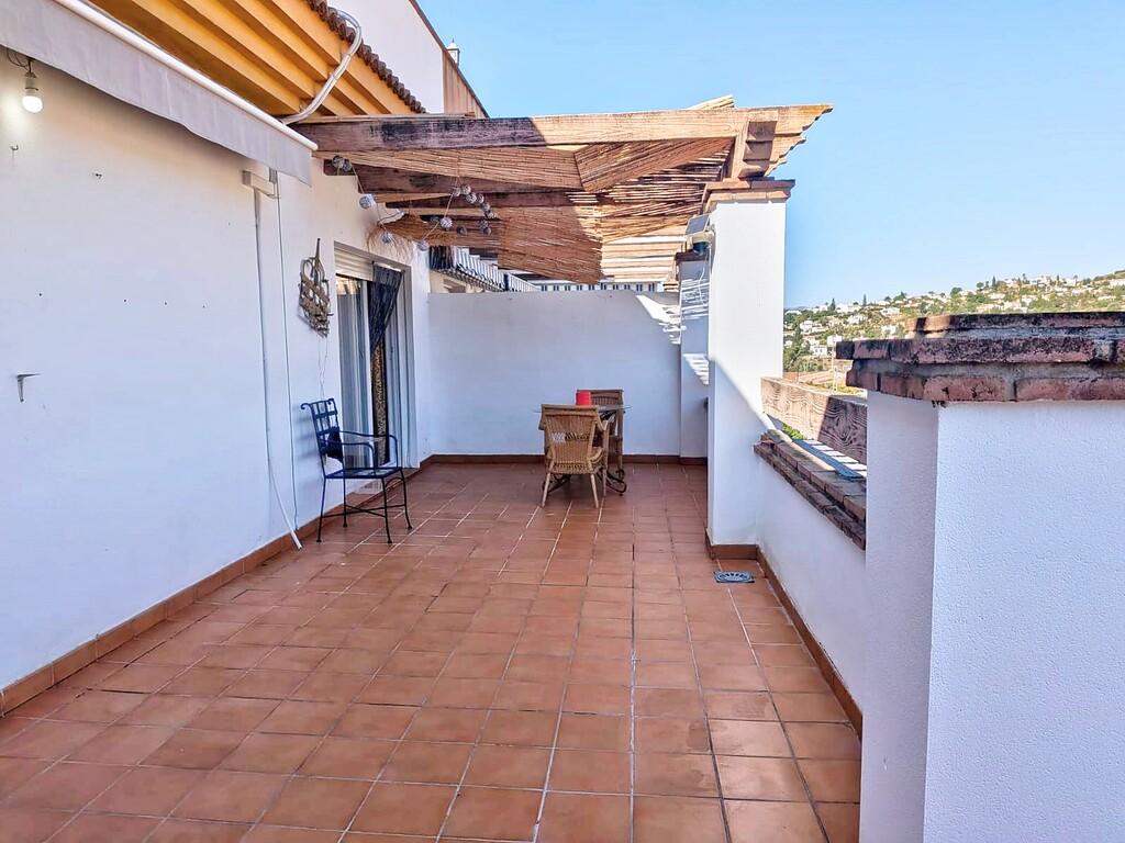 Penthouse for Rent in Viñuela