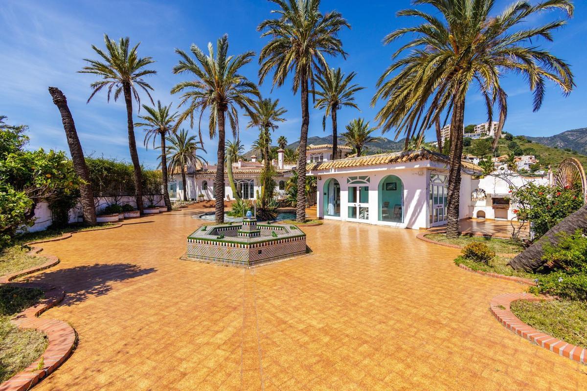 Villa for Sale in Benalmádena