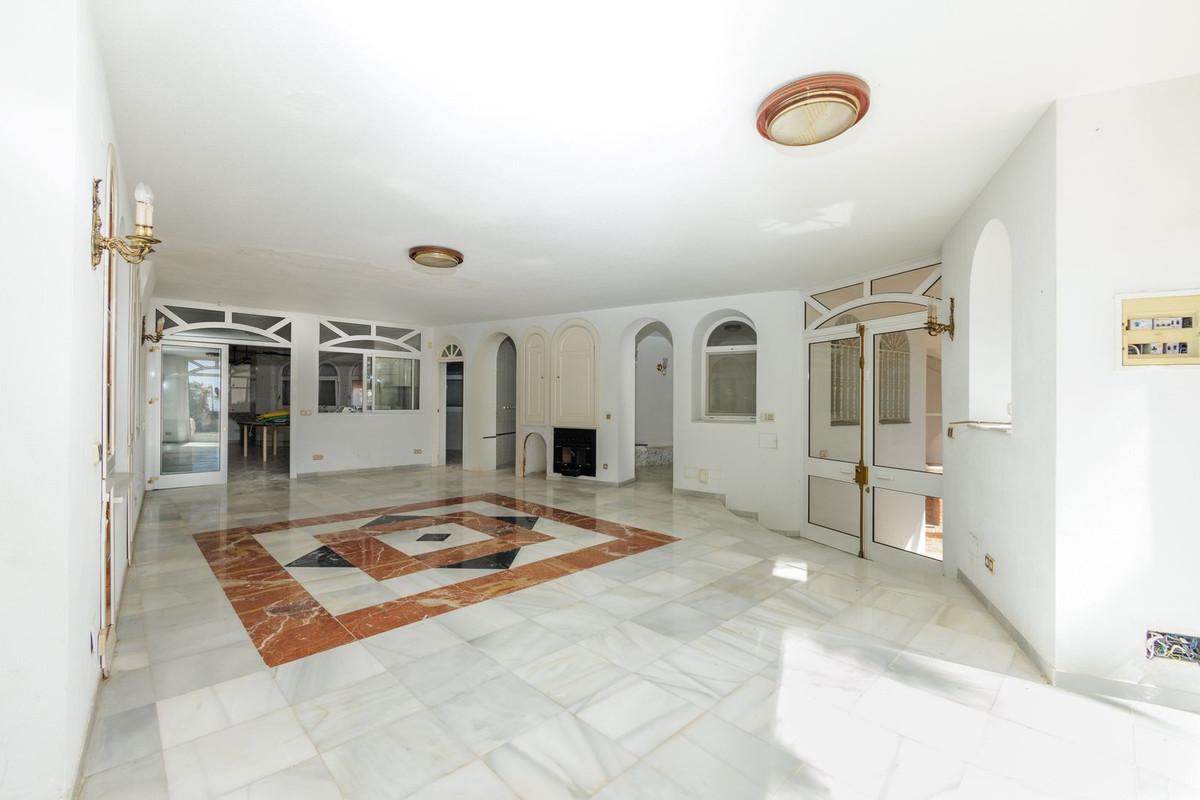 Villa for Sale in Benalmádena