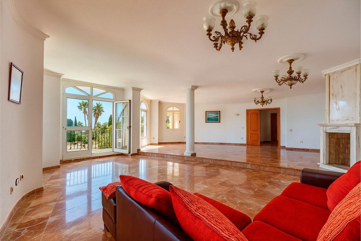 Villa for Sale in Benalmádena
