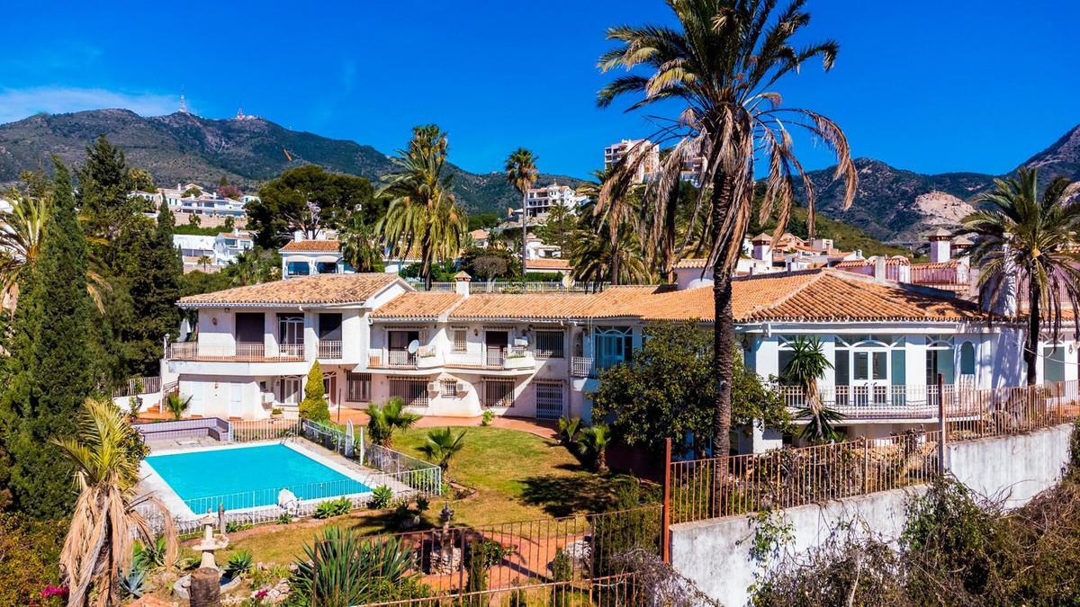 Villa for Sale in Benalmádena