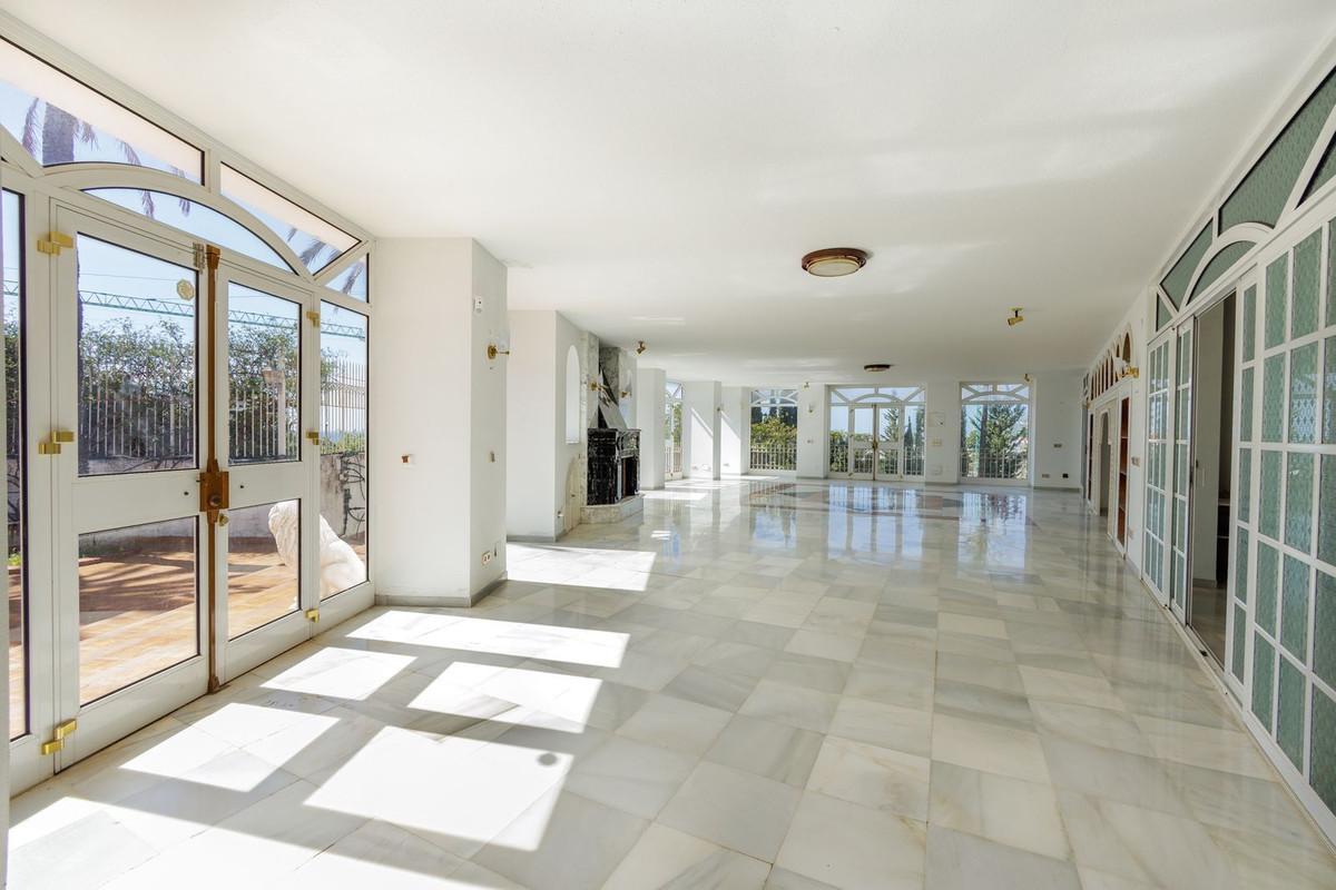 Villa for Sale in Benalmádena