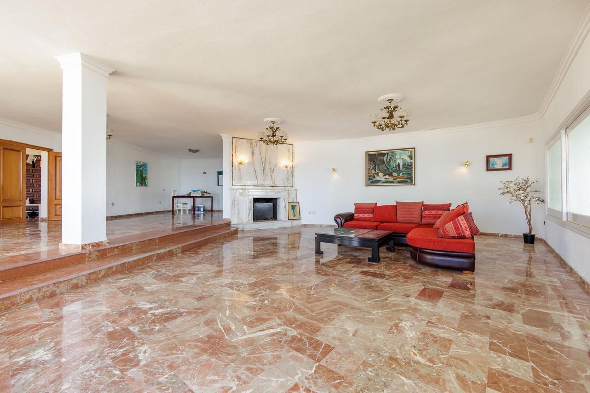 Villa for Sale in Benalmádena