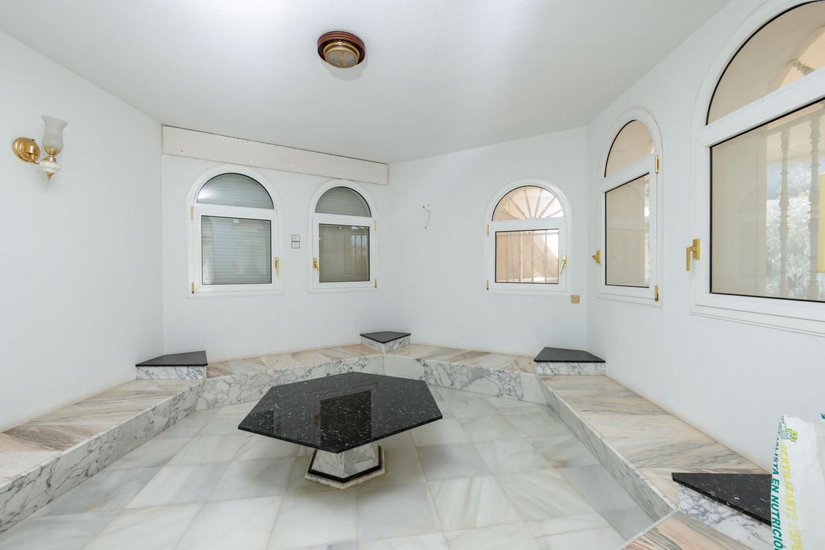 Villa for Sale in Benalmádena