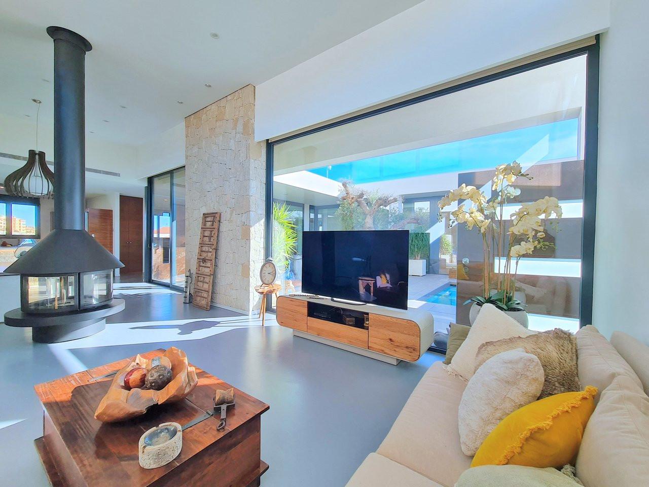 Villa for Sale in Los Alcázares
