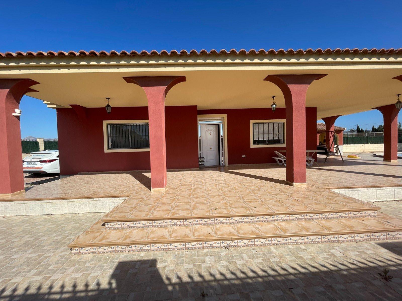 Villa en Venta en Albatera