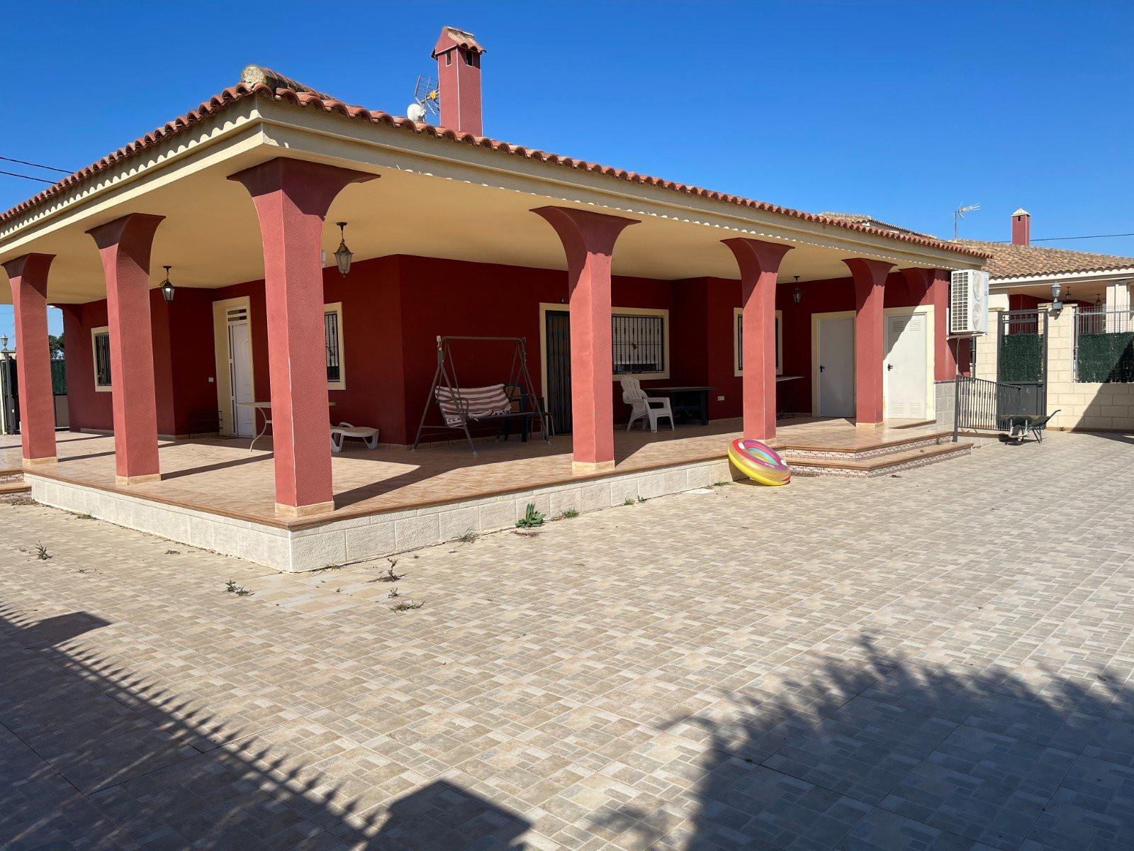 Villa en Venta en Albatera