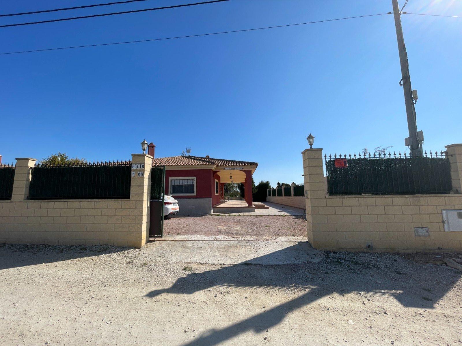 Villa en Venta en Albatera