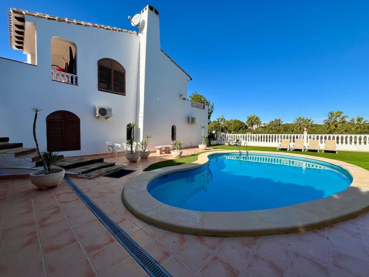 Villa en Venta en Orihuela