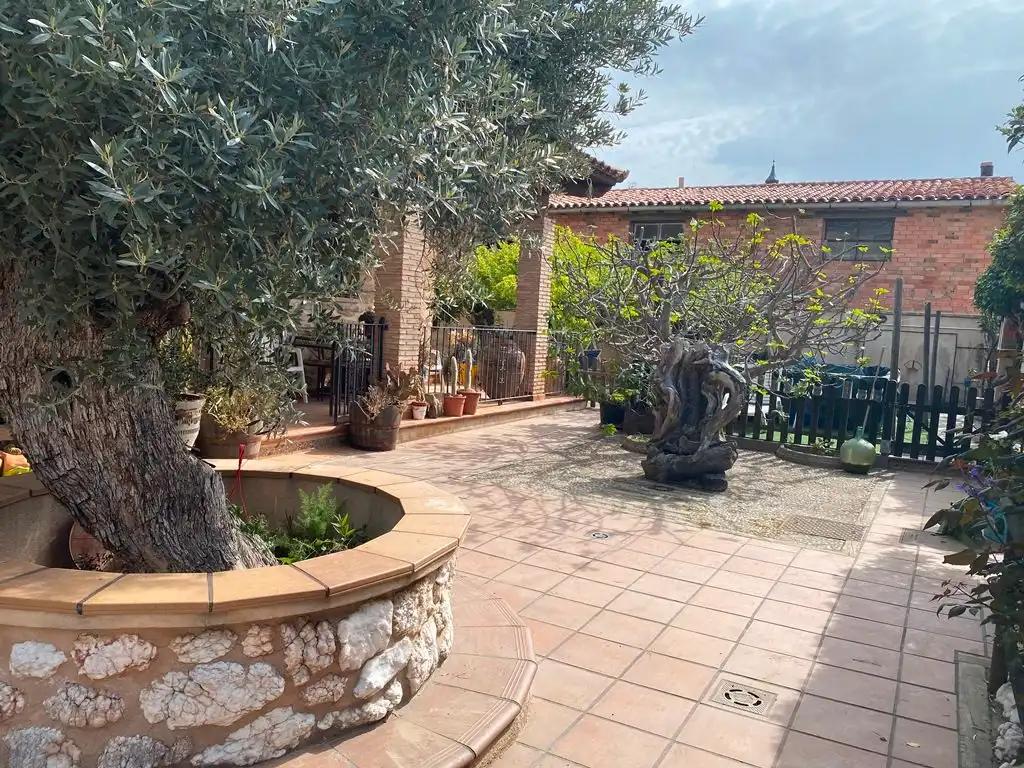 Chalet en Venta en Valjunquera