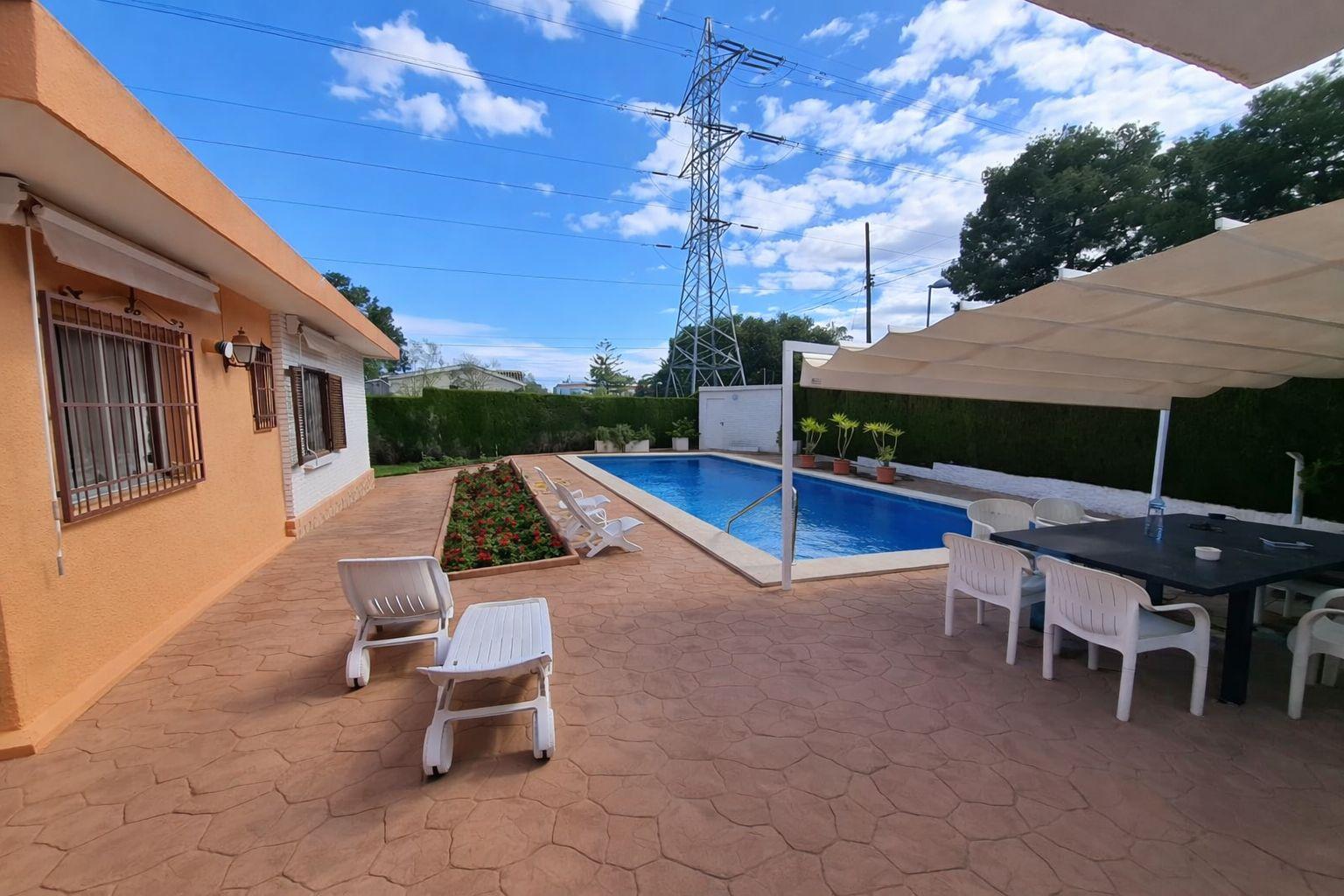 Chalet for Sale in Paterna