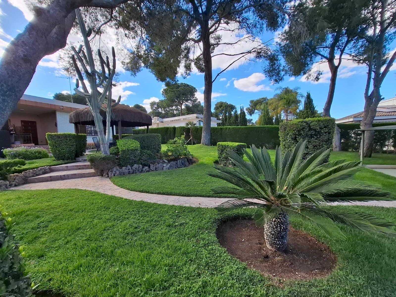 Chalet for Sale in Paterna