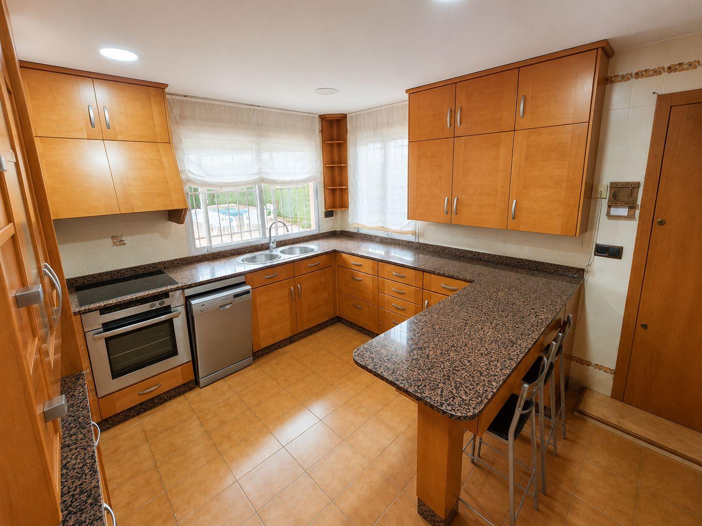 Chalet for Sale in Paterna