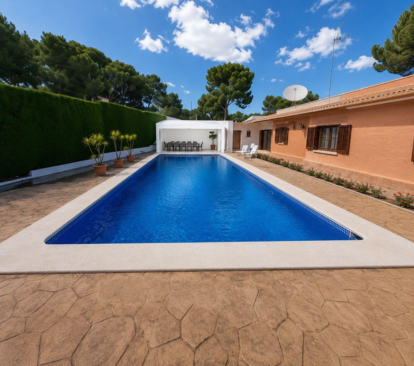 Chalet for Sale in Paterna
