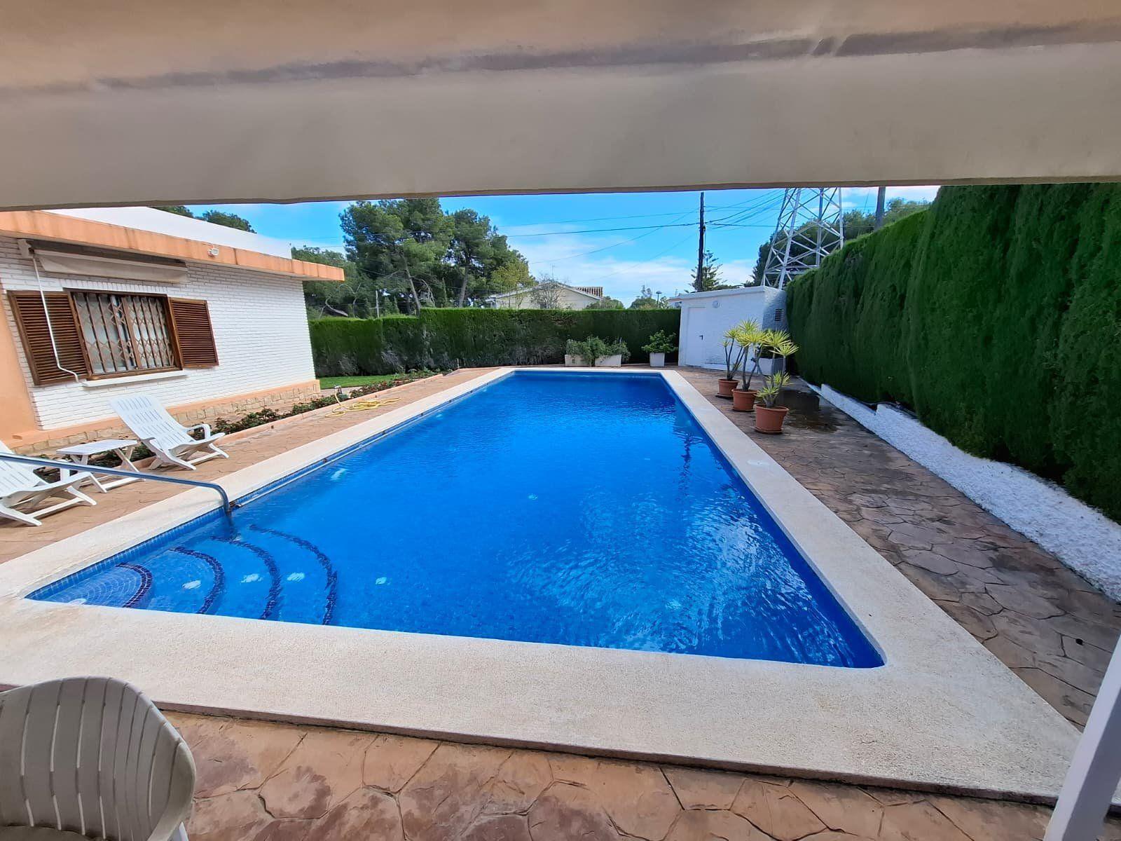 Chalet for Sale in Paterna