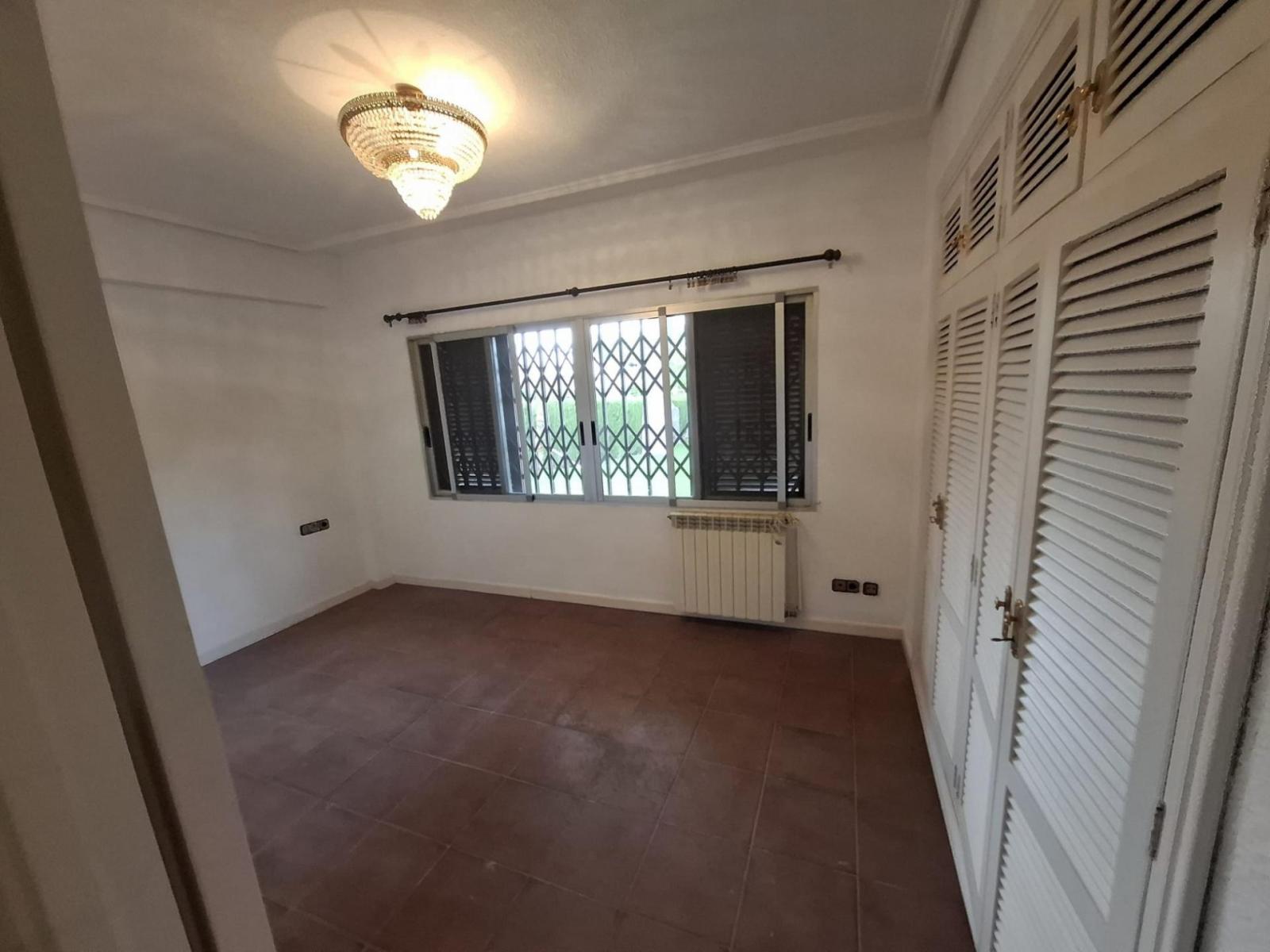 Chalet for Sale in Paterna