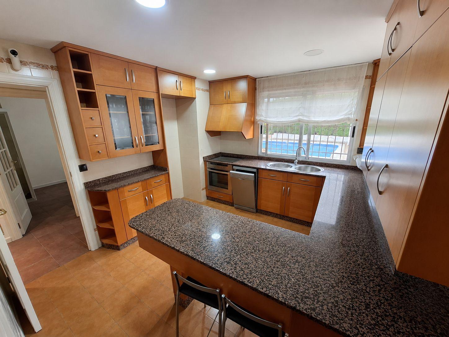 Chalet for Sale in Paterna