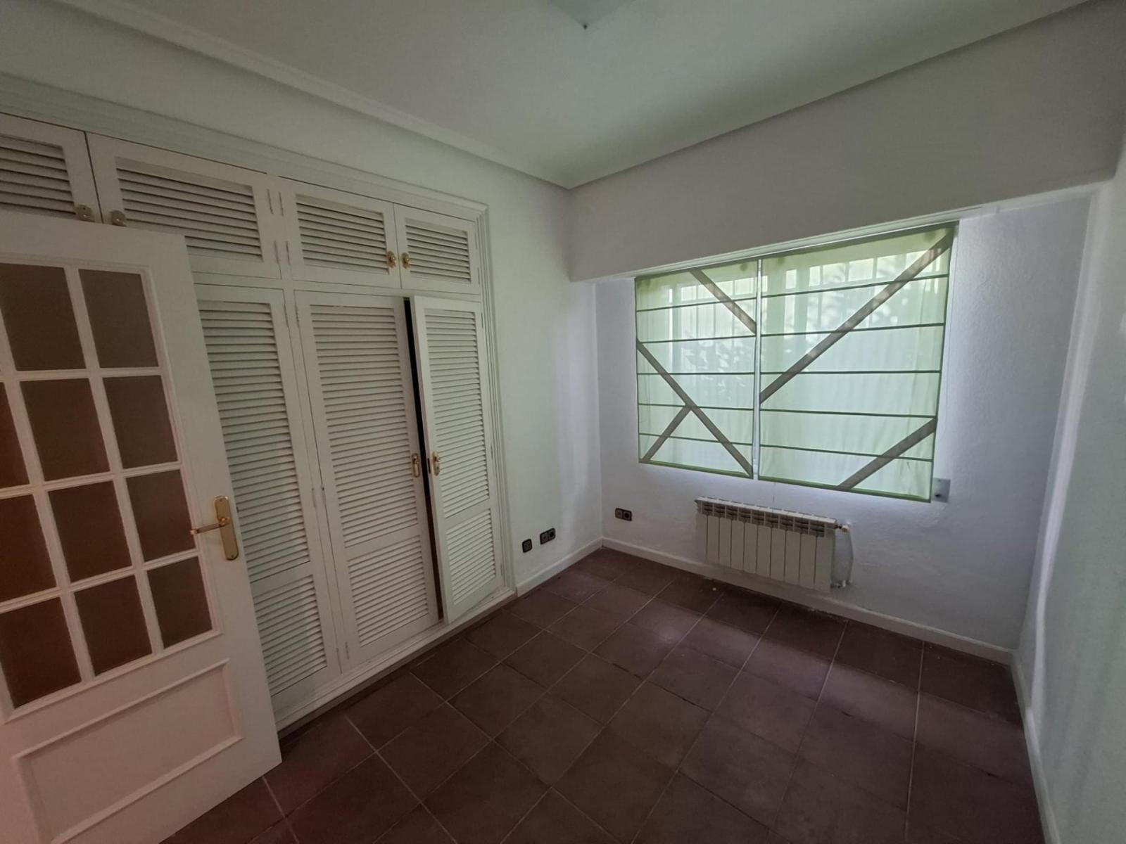 Chalet for Sale in Paterna