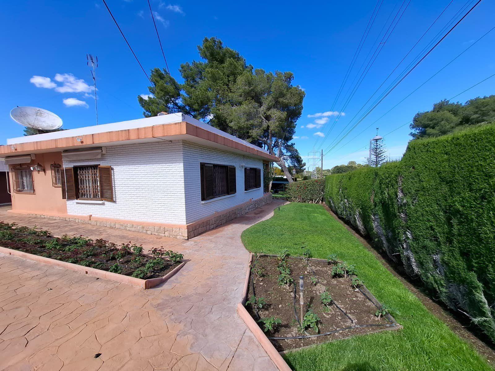 Chalet for Sale in Paterna