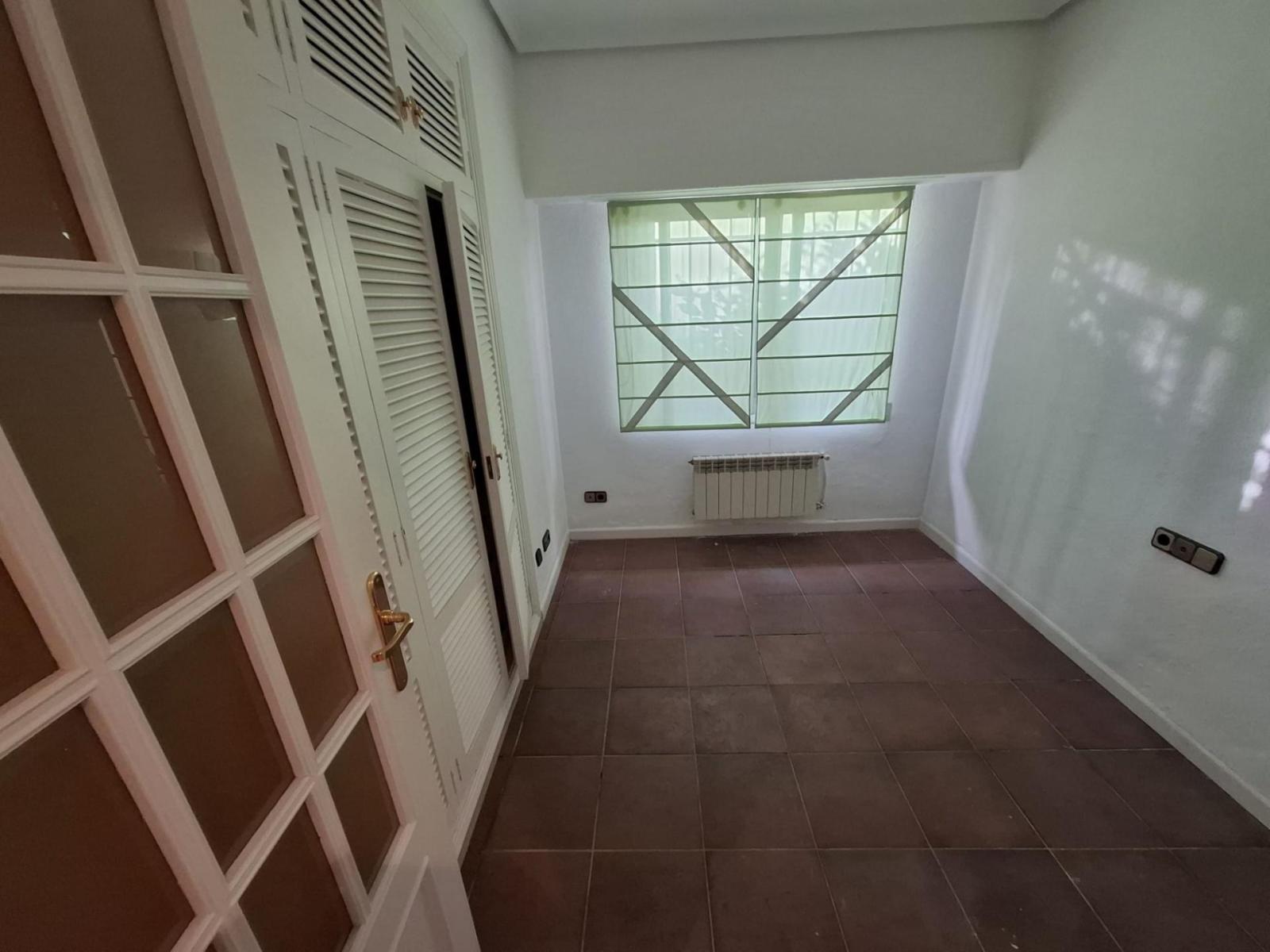 Chalet for Sale in Paterna