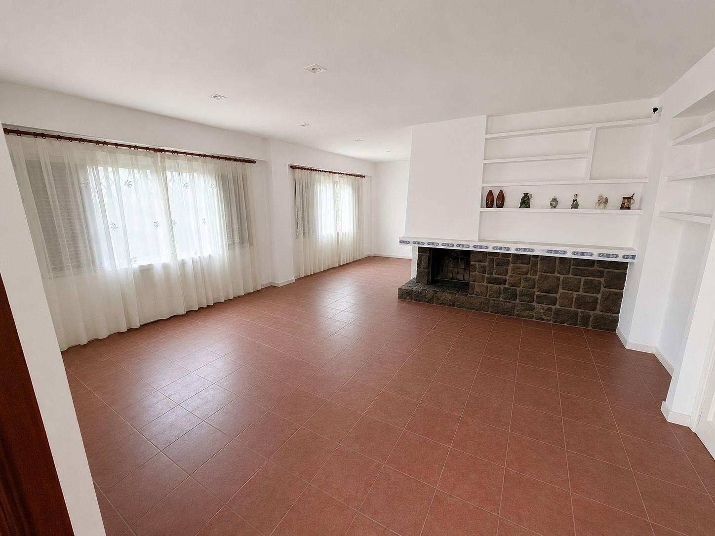 Chalet for Sale in Paterna