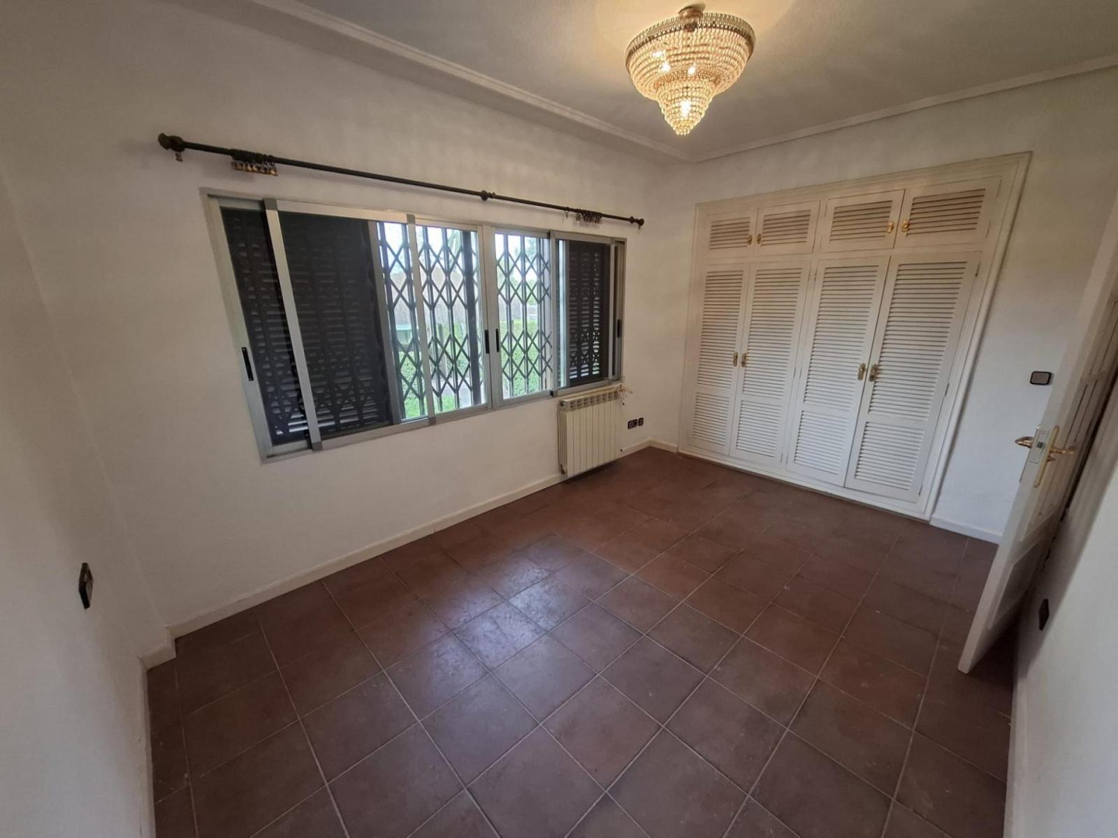 Chalet for Sale in Paterna