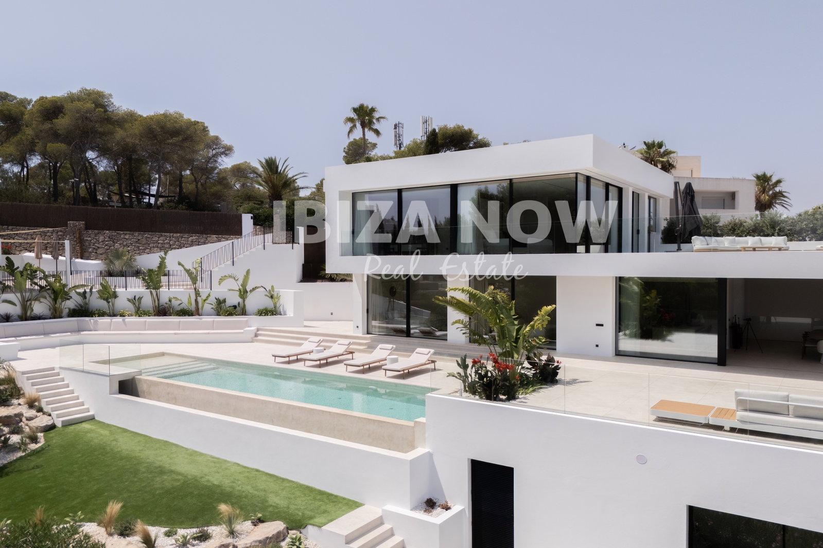 Villa for Sale in Santa Eulalia del Río