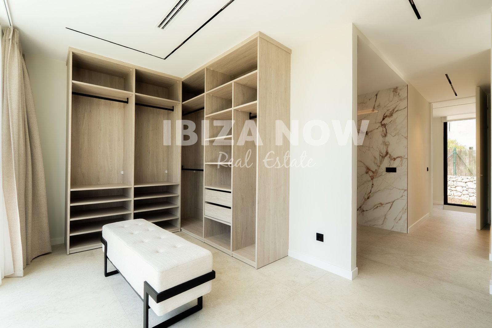 Villa for Sale in Santa Eulalia del Río